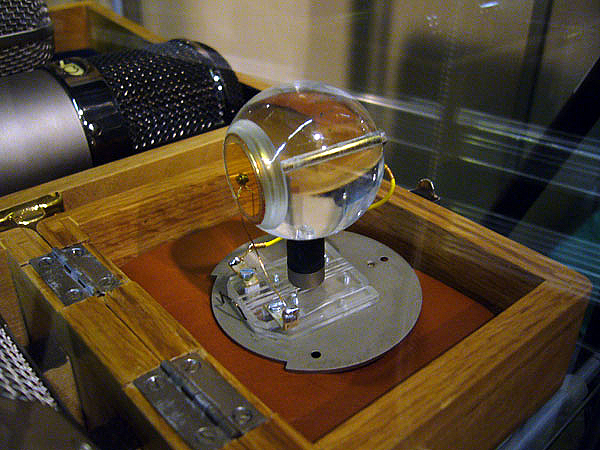 FLEA 4750 - capsule for Flea 47 or Neumann U47 Microphones FLEA 4750 - capsule for Flea 47 or Neumann U47 Microphones